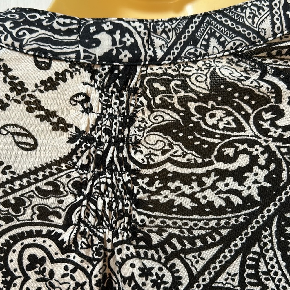 TINY ANTHROPOLOGIE BLOUSE WOMEN SIZE M BLACK MULTICOLOR FLORAL ELBOW SLEEVES - Picture 10 of 14